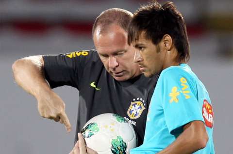 Técnico del Santos pide que Neymar no juegue frente a Argentina