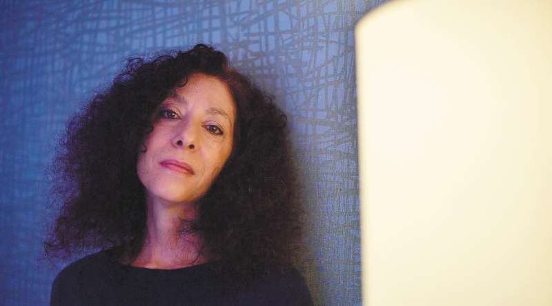 Leila Guerriero expresa su inquietud sobre el futuro de Argentina y la evolución del feminismo durante su participación en el Hay Festival de Querétaro, mientras presenta su último libro, "La Llamada".