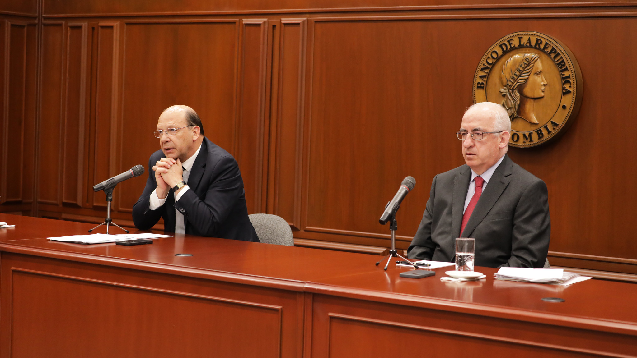 Germán Ávila, ministro de Hacienda, y Leonardo Villar, gerente del Banco de la República.