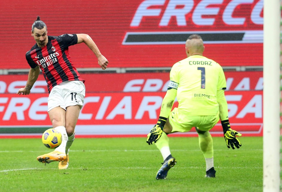 Zlatan Ibrahimovic en el triunfo 4-0 ante el Crotone por Serie A.