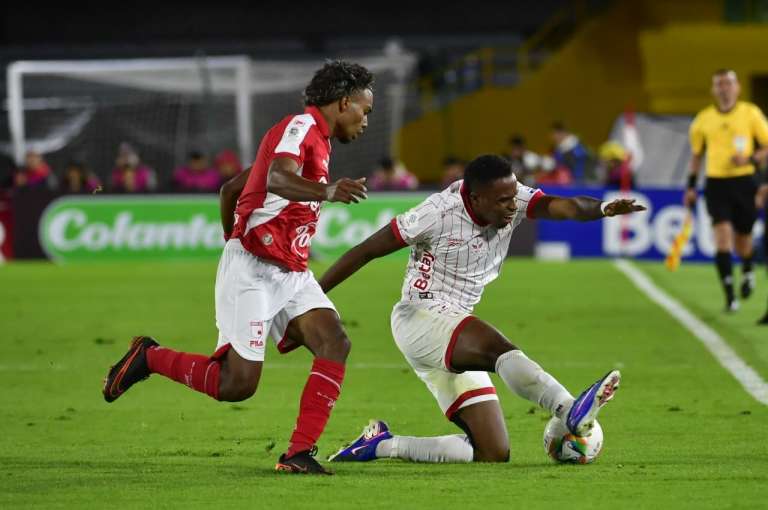 Lo que parecía un partido cerrado y definido por pequeños detalles, terminó siendo una goleada estruendosa de Santa Fe sobre América en El Campín por la vuelta de los cuartos de final de la Liga Betplay 2026-I.