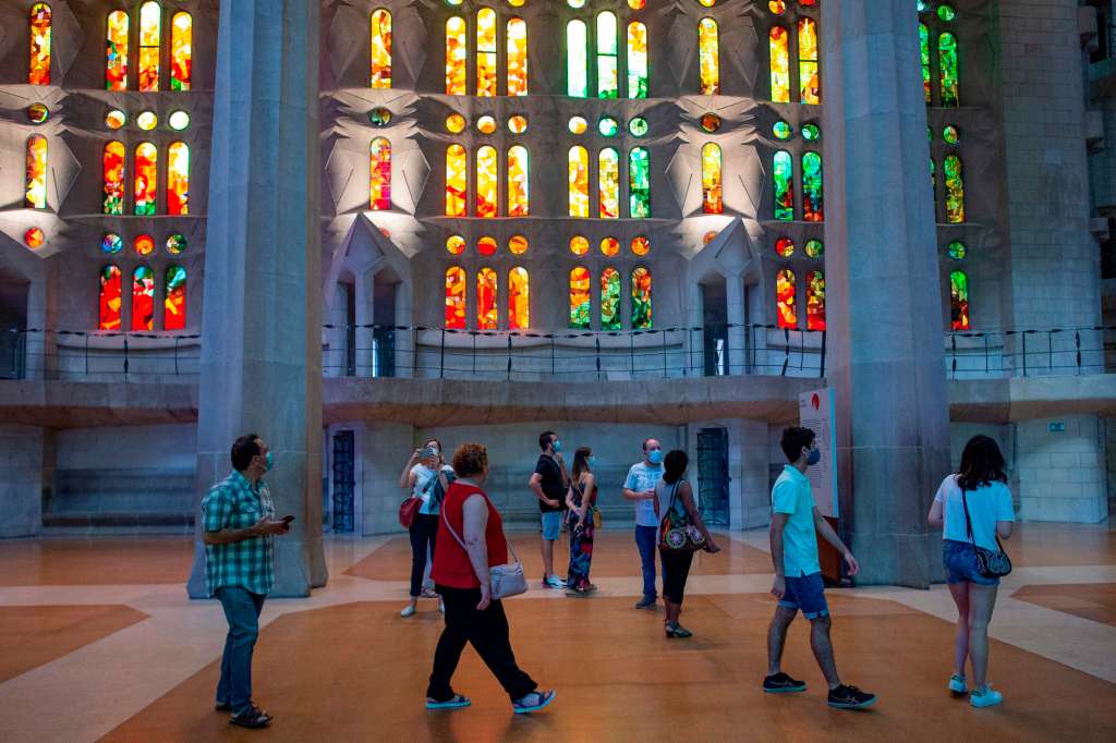 La Basílica de la Sagrada Familia volvió a abrir sus puertas tras más de tres meses.