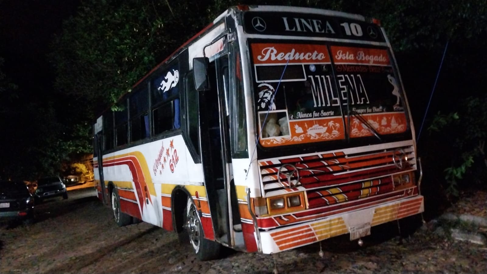 Un bus con hinchas de Olimpia fue atacado por presuntos seguidores de Cerro Porteño, en Paraguay.
