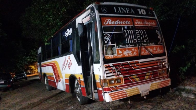 Un muerto y 36 detenidos deja riña entre hinchas de Olimpia y Cerro Porteño