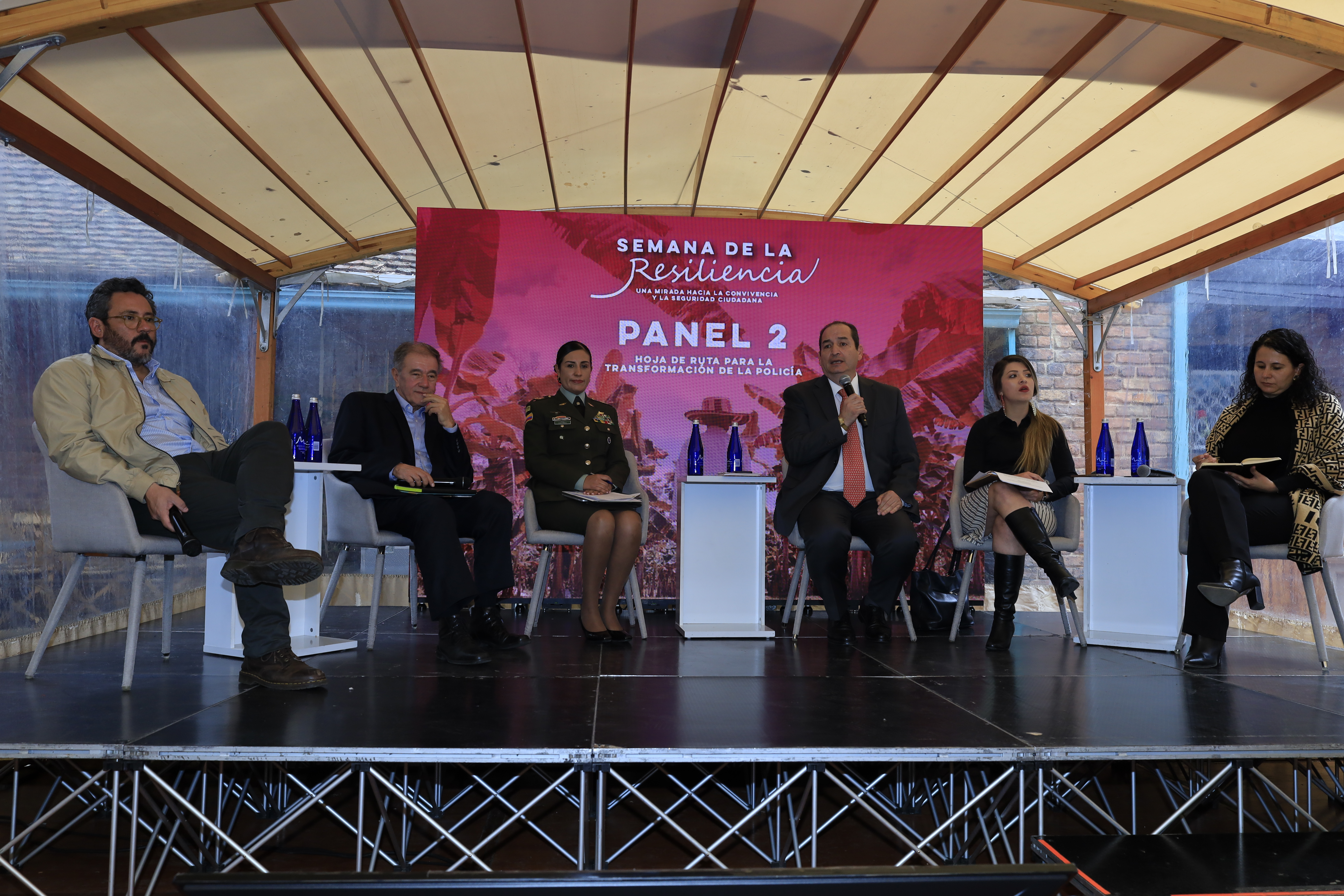 Imágenes del segundo panel, moderado por Juan Carlos Nieto.