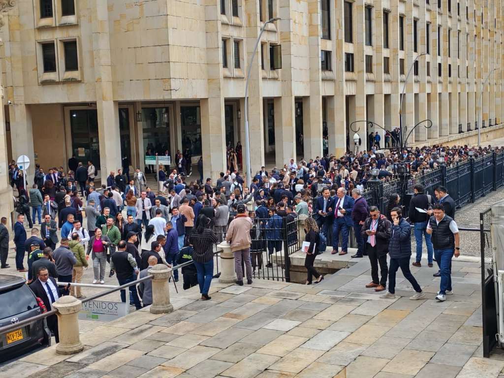 Evacuación del Congreso tras el sismo de este miércoles.