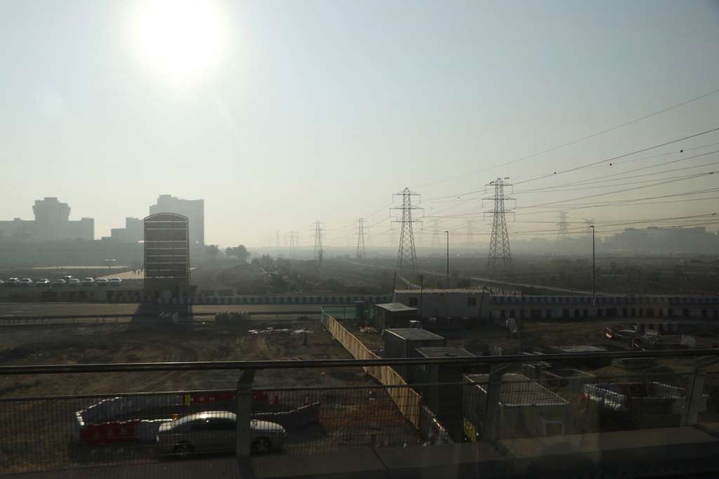 Vista de la hidroeléctrica en Dubái, a pocos kilómetros del lugar donde se realiza la COP28.