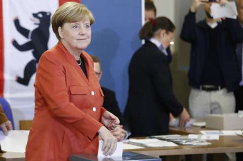 Merkel votó en Berlín y se encamina hacia un cuarto mandato