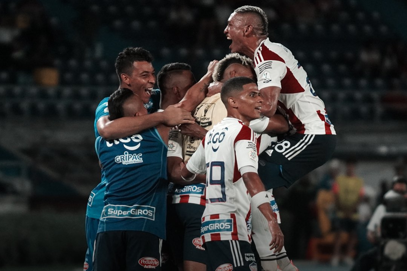 Con goles de Didier Moreno y Carlos Bacca, Junior se llevó la victoria ante Cali en el estadio Metropolitano de Barranquilla.