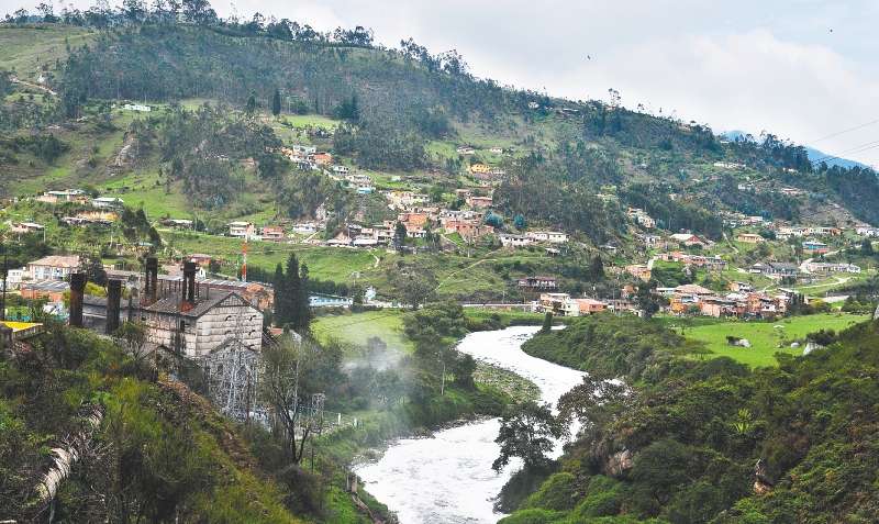 De acuerdo con un estudio de la CAR, el 56% de del agua en la cuenca alta del río Bogotá se encuentra estado regular, y 17% en malo.