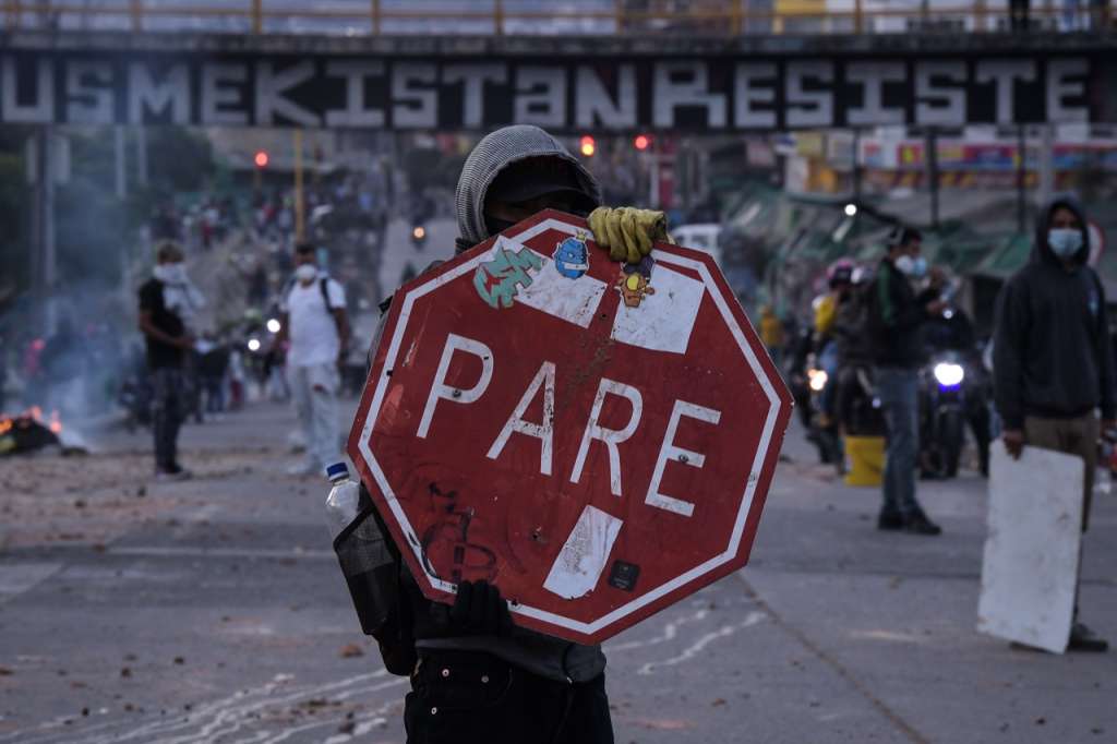 Desde las 02:30 p.m. la situación seguía siendo de caos en este sector de Bogotá, pues empezaron a conocerse cifras de personas heridas en medio de los disturbios.