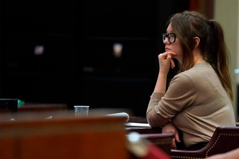 Fingió ser una millonaria hereda alemana y estafó a la alta sociedad de Nueva York