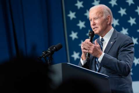 Biden anuncia una inversión de $100 millones de dólares para adaptación climática
