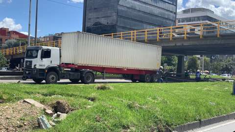 Reportan caída parcial de puente vehicular en la Autonorte con calle 116