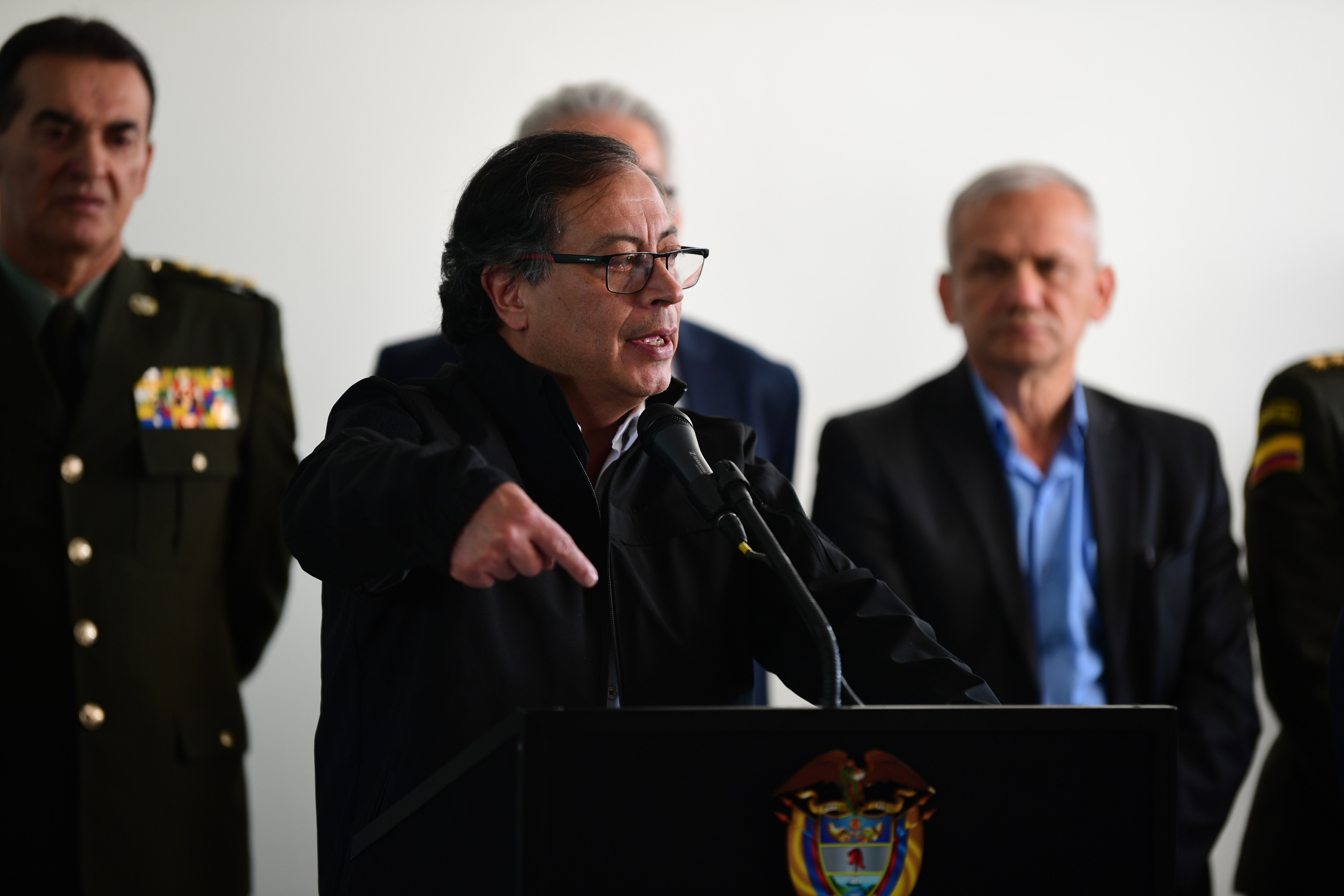 Presidente de la república durante el consejo de seguridad en compañía de la alcaldesa de Bogotá Claudia López y las comunidades indígenas