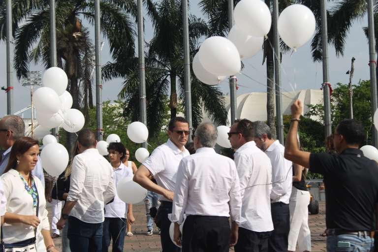 El acto simbólico fue convocado por el padre de la víctima, Andrés Ardila.