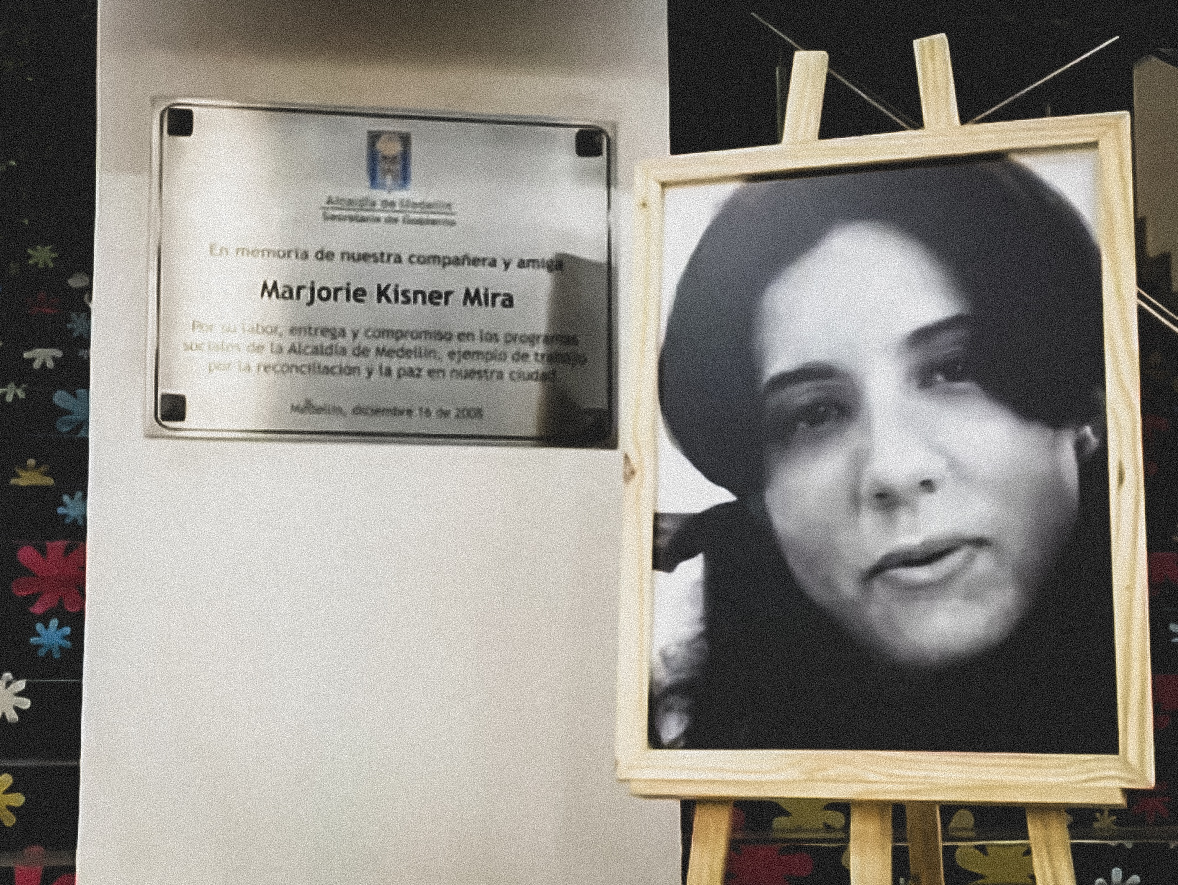 Márjorie Kísner Mira fue dignificada con el acto de perdón, además de una eucaristía y ofrendas en su memoria.