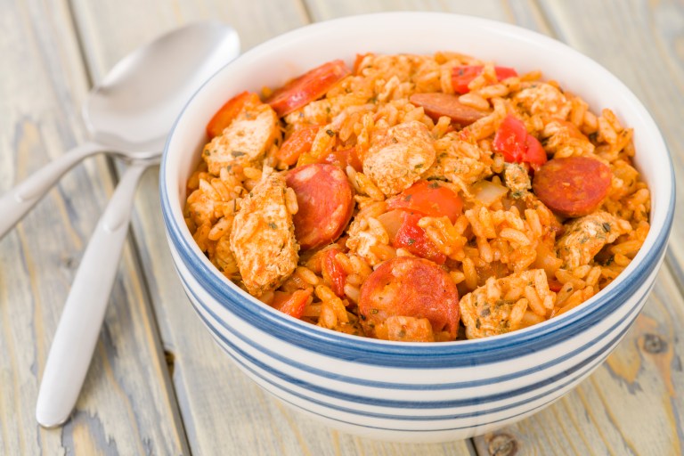 Aquí está la receta para cocinar un rendidor arroz con cabano y pollo