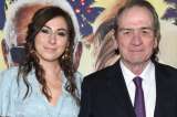 Sale a la luz llamada al 911 que podría esclarecer la muerte de la hija de Tommy Lee Jones