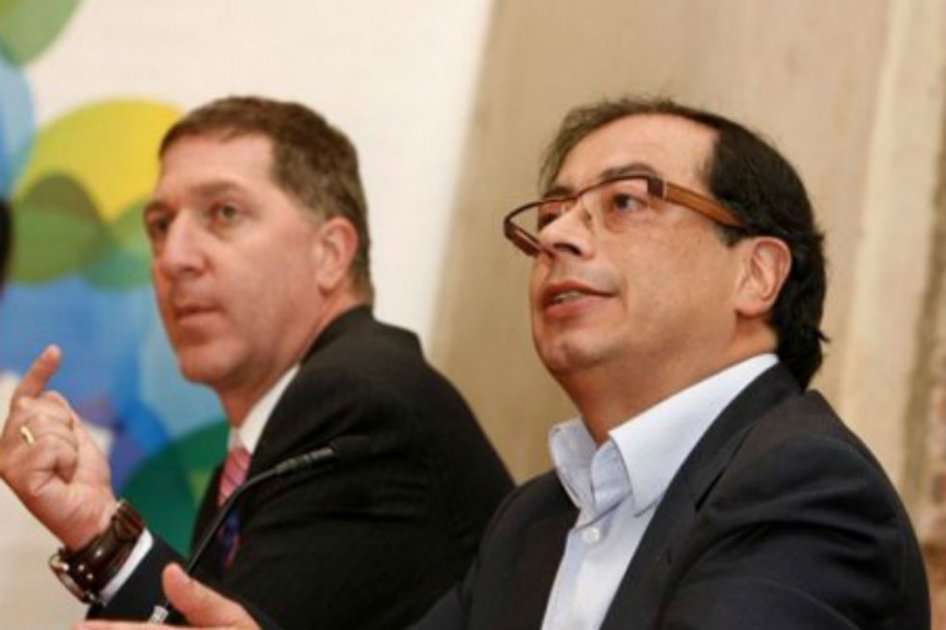 Saúl Kattan Cohen, presidente de la ETB y Gustavo Petro, alcalde de Bogotá. /Foto:bogotahumana.gov.co