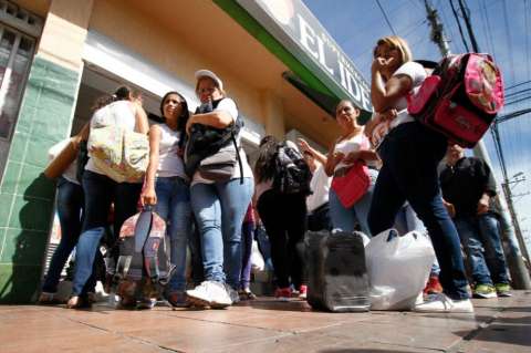 Un año con la frontera cerrada: este jueves se reúnen Maduro y Santos