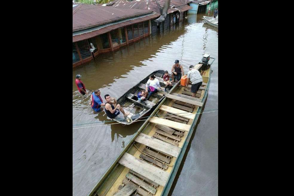 En Lomas del Dorado (Guaviare) el agua ya cubrió todo el casco urbano.Cortesía Gustavo Chica, Caracol Radio Guaviare.