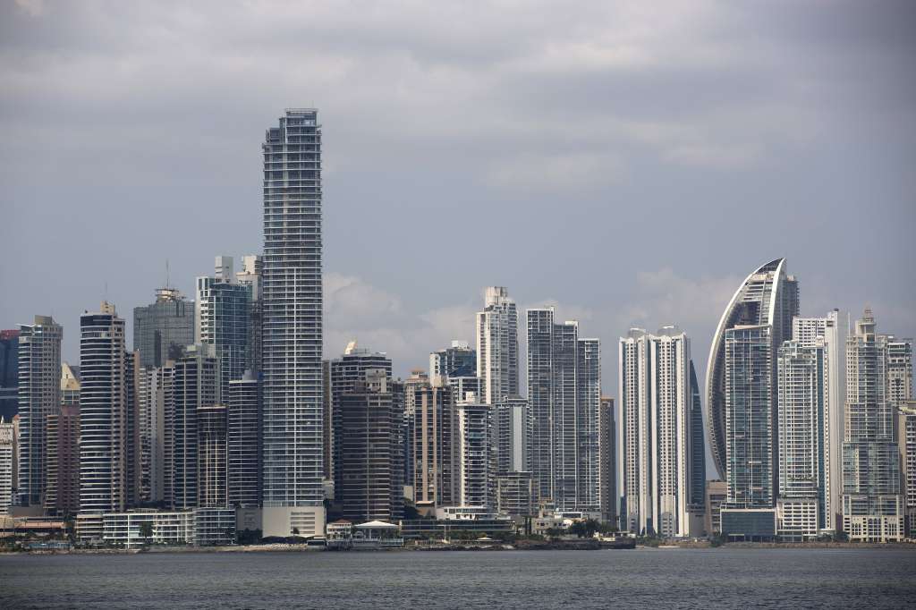 Los edificios emblemáticos en el horizonte de ciudad de Panamá. / Bloomberg News