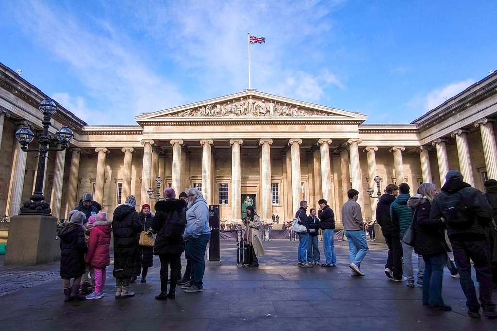LONDRES (REINO UNIDO), 16/02/2026.- El Museo Británico desmintió este lunes que haya eliminado la palabra Palestina de las exposiciones sobre el antiguo Oriente Medio tras recibir quejas de una asociación de abogados proisraelíes por el uso del término para describir regiones y civilizaciones que existían antes de su acuñación. EFE/ Guillermo Garrido