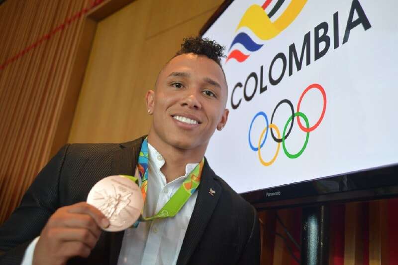 Luis Javier Mosquera recibió ayer la medalla de bronce que ganó en los Juegos Olímpicos de Río de Janeiro 2016. / Óscar Pérez