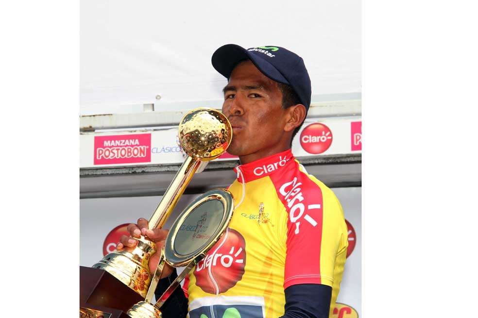 El ciclista boliviano Óscar Soliz con el trofeo de campeón / Cortesía Clásico RCN