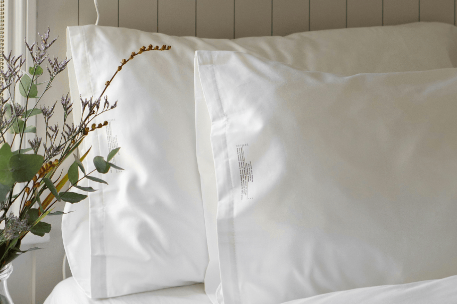 Lava tus almohadas amarillentas con este truco casero usando bicarbonato