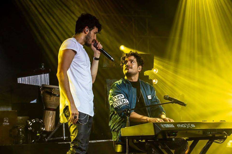 Presentación de Sebastián Yatra y Tommy Torres en el concierto Vibra Al Natural.