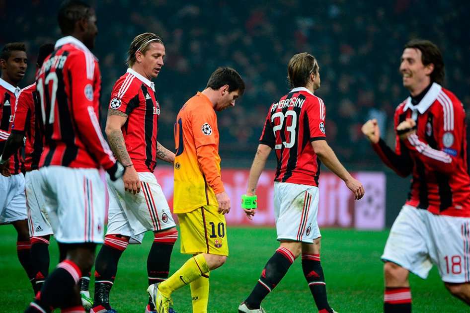 Jugadores del Milan celebran el triunfo ante la impotencia de Lionel Messi. / AFP
