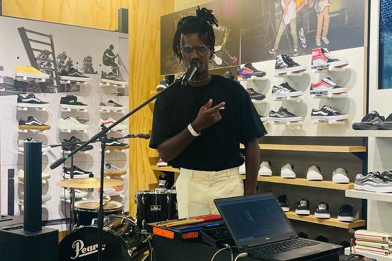 Junior Zamora: “Mi música siempre se ha visto acompañada por la moda”