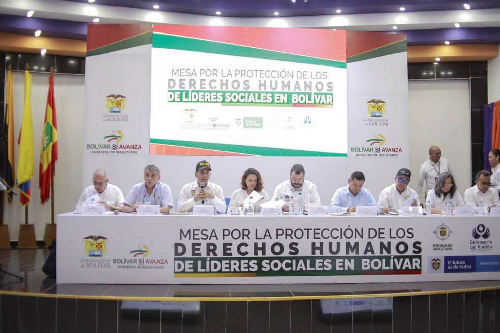 La ministra del Interior, Nancy Patricia Gutiérrez, participó en la mesa de trabajo por la protección de líderes sociales de Montes de María, población que ha manifestado en reiteradas ocasiones que sufre amenazas por parte de actores ilegales y posibles grupos paramilitares.  / Cortesía
