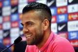 Dani Alves habría firmado contrato con el PSG