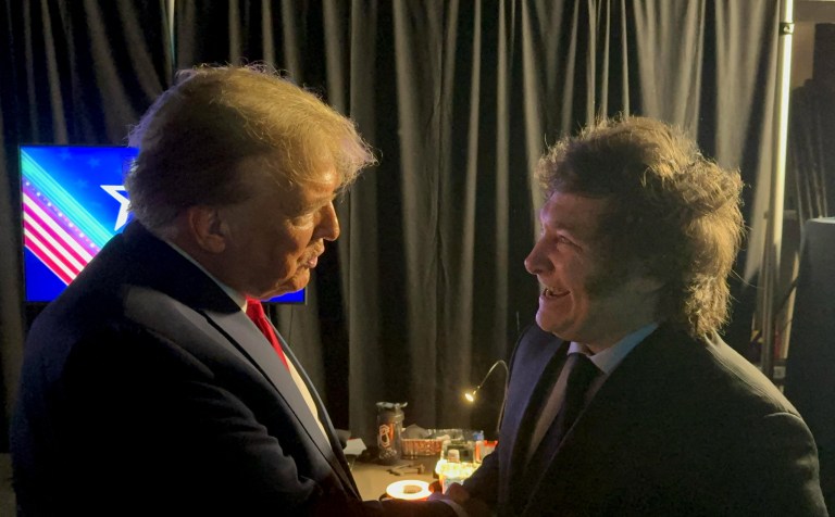 Gobierno Milei elogia a Trump y aprovecha para compararlo con Cristina Fernández
