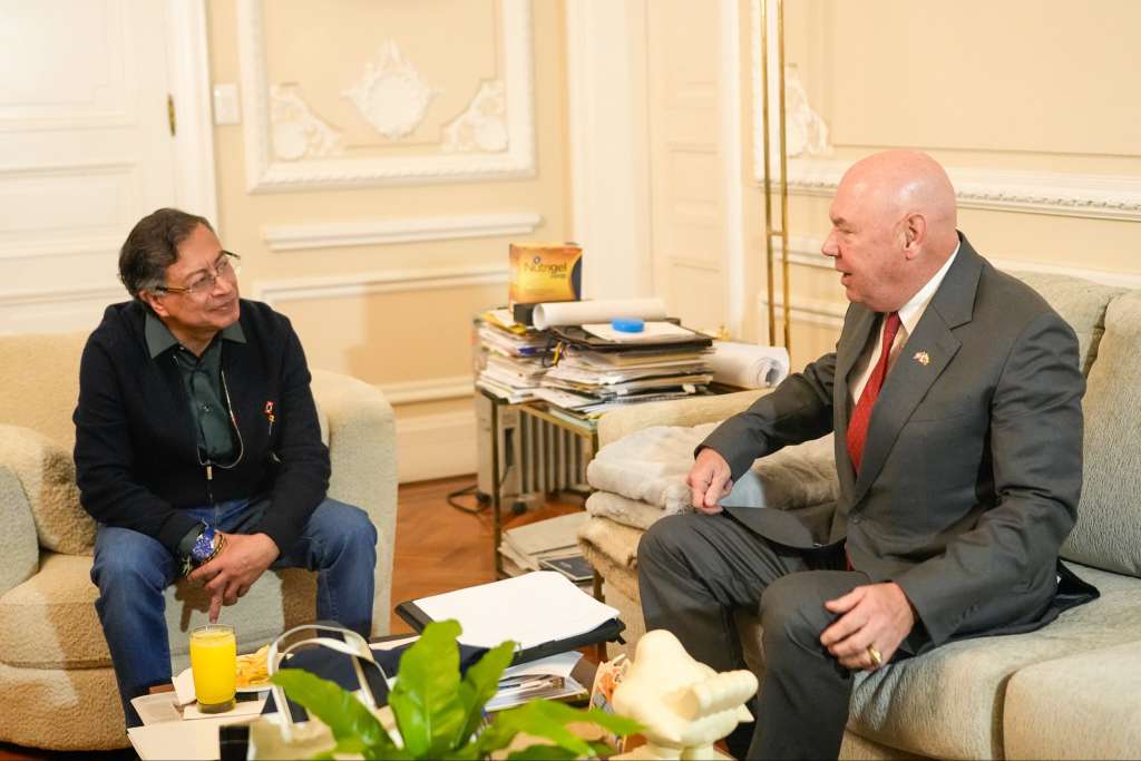 Reunión de Petro con McNamara