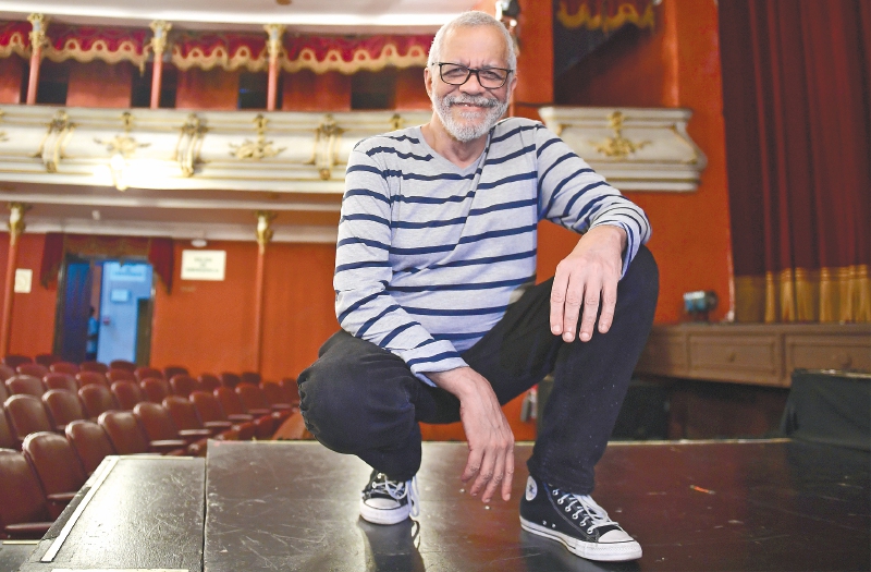 Omar Khan pasó por diferentes redacciones antes de crear su propia revista, "Suzy Q", junto con otros colegas. / Nelson Sierra G.