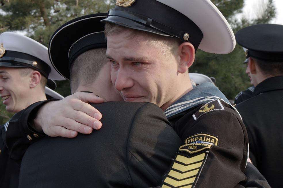 Soldados ucranianos que decidieron abandonar Crimea tras la anexión a Rusia. / AFP