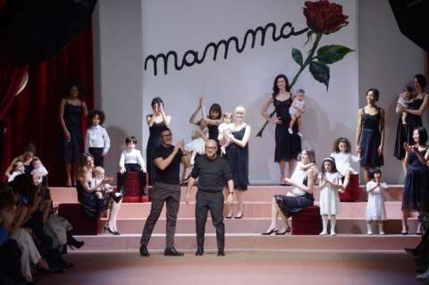 La "mamma" de los años 60 inspira a Dolce & Gabbana