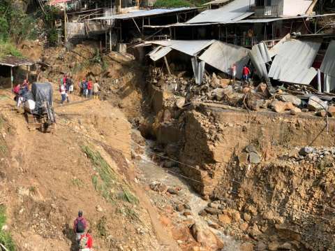 Un muerto y dos heridos deja deslizamiento en Marmato, Caldas
