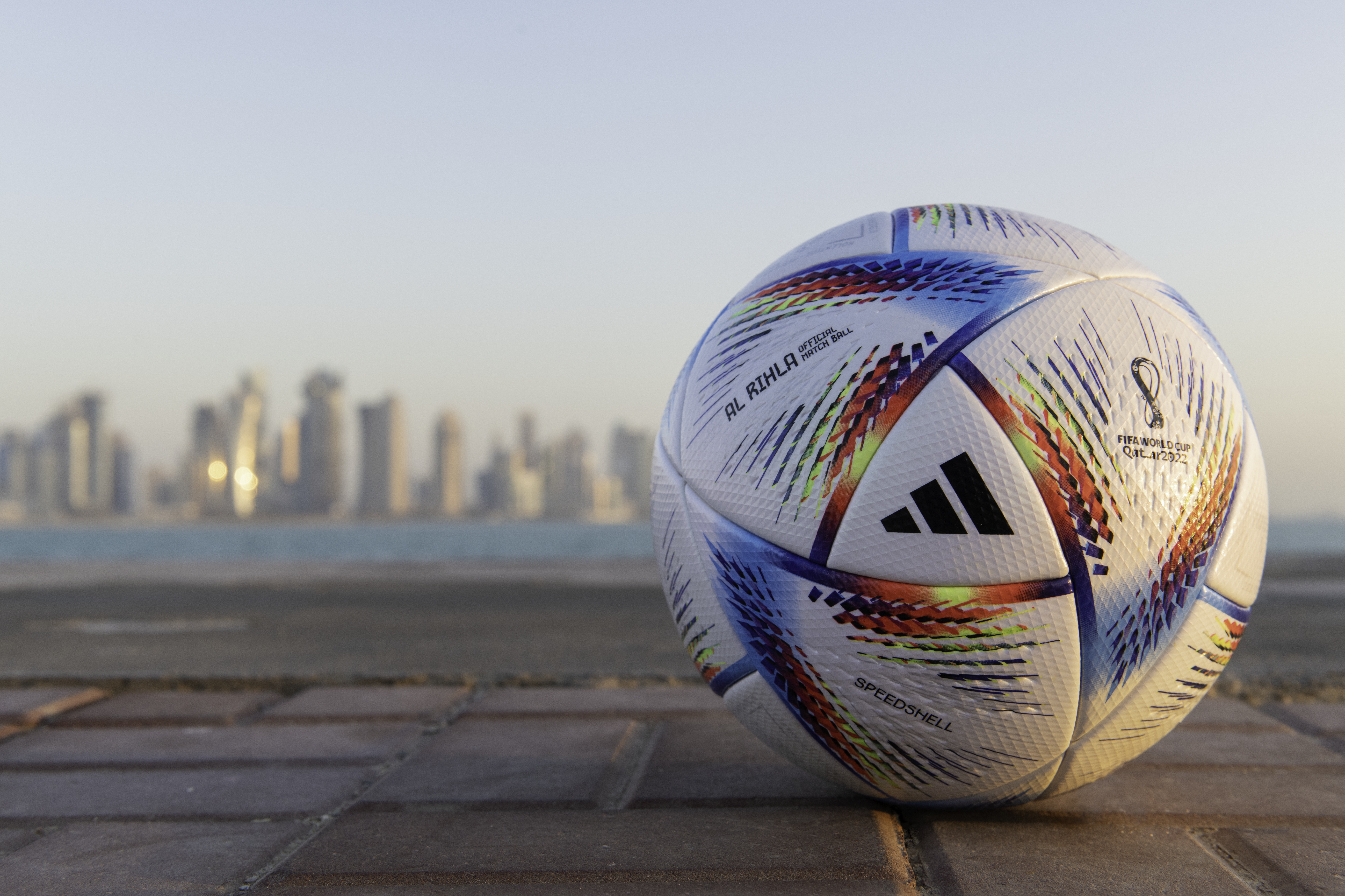 Doha (Qatar), 30/03/2022.- A handout photo made available by FIFA on 30 March 2022 shows Al Rihla, the Official Match Ball for the FIFA World Cup Qatar 2022. Al Rihla means 'the journey' in Arabic and is inspired by the culture, architecture, iconic boats and flag of Qatar according to the FIFA press release. (Mundial de Fútbol, Catar) EFE/EPA/MOHAMED ALI ABDELWAHID / FIFA HANDOUT HANDOUT EDITORIAL USE ONLY/NO SALES