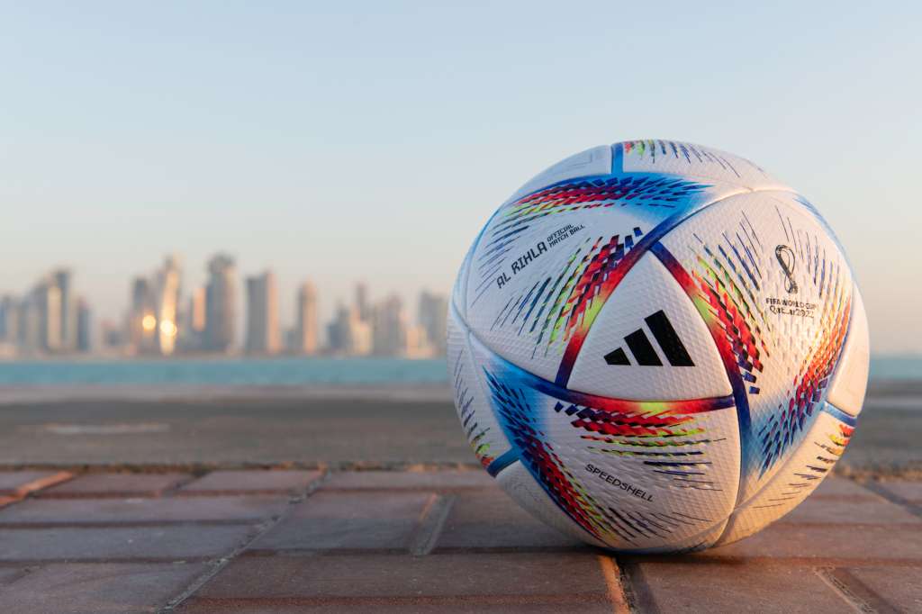 Doha (Qatar), 30/03/2022.- A handout photo made available by FIFA on 30 March 2022 shows Al Rihla, the Official Match Ball for the FIFA World Cup Qatar 2022. Al Rihla means 'the journey' in Arabic and is inspired by the culture, architecture, iconic boats and flag of Qatar according to the FIFA press release. (Mundial de Fútbol, Catar) EFE/EPA/MOHAMED ALI ABDELWAHID / FIFA HANDOUT HANDOUT EDITORIAL USE ONLY/NO SALES