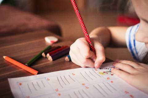 Invertir en que niñas acaben la educación secundaria aumenta el PIB un 10 %