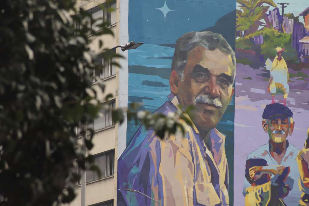 El mural está ubicado al costado norte del edificio de la Carrera 10 #12 - 53 en San Victorino. Fue realizado por el colectivo 'Fuego en el 23'.