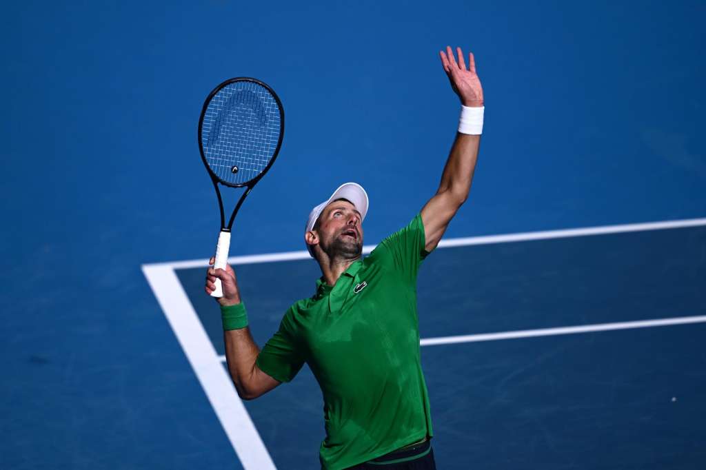 Melbourne (Australia), 15/01/2026.- Novak Djokovic of Serbia in action against Frances Tiafoe of the USA during a charity exhibition match ahead of the Australian Open (AO) tennis tournament at Melbourne Park in Melbourne, Australia, 15 January 2026. (Tenis) EFE/EPA/JOEL CARRETT AUSTRALIA AND NEW ZEALAND OUT EDITORIAL USE ONLY