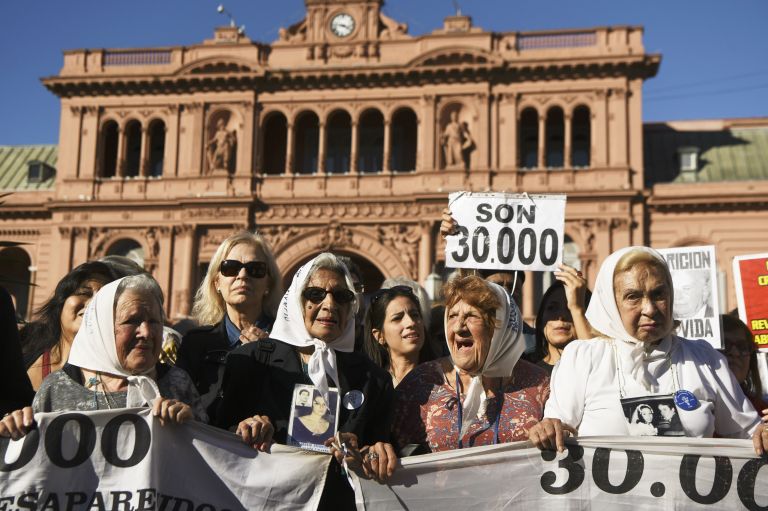 Madres de Plaza de Mayo reivindican "ideales de desaparecidos" 40 años atrás en Argentina