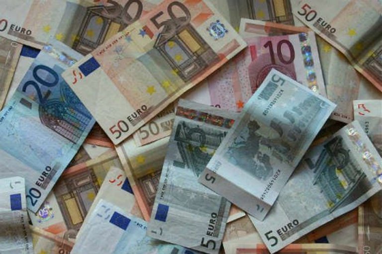 Banco de España ve posible una desviación del déficit público