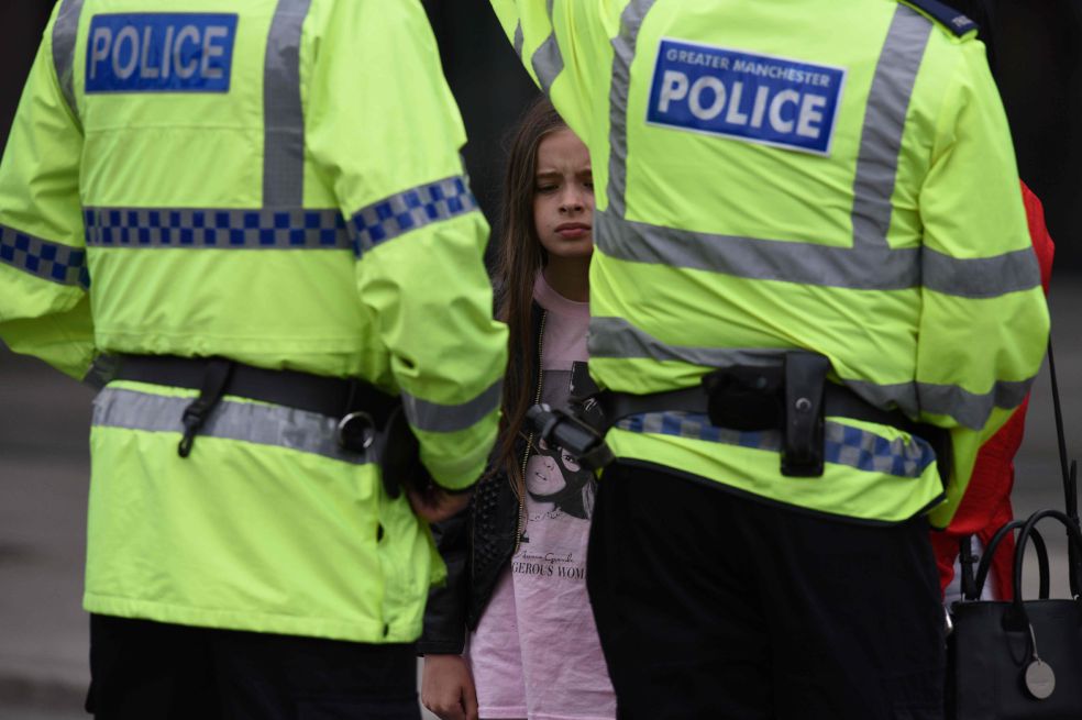 Una de las fanáticas de Ariana Grande en Mánchester. / AFP